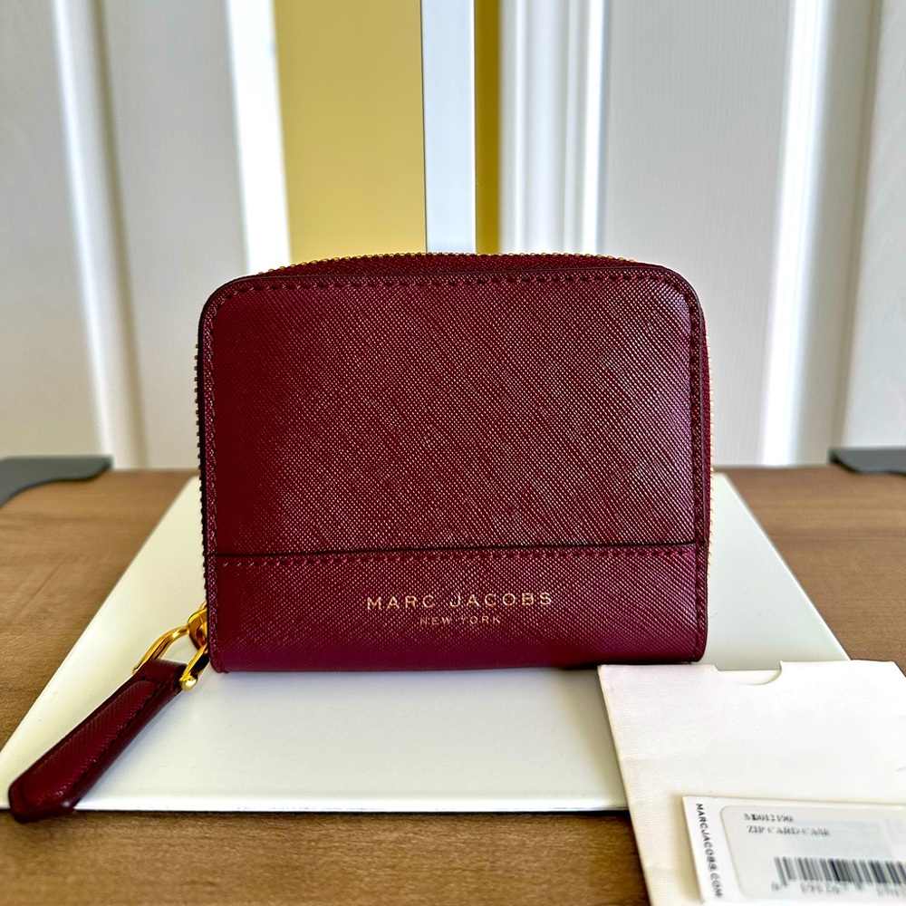 Marc Jacobs Full Zip Compact Medium Burgundy Card Wallet, New with Tag Condition